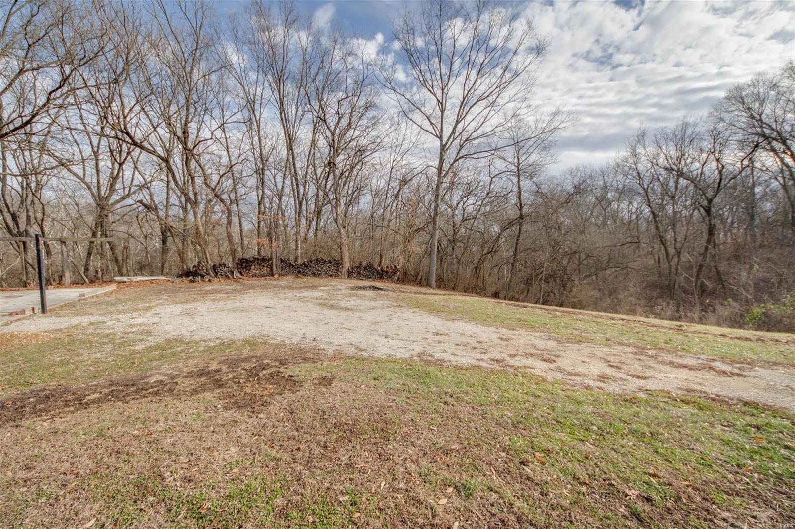 10768 Chesterfield Road Shipman, IL 62685 - Photo 25 of 28
