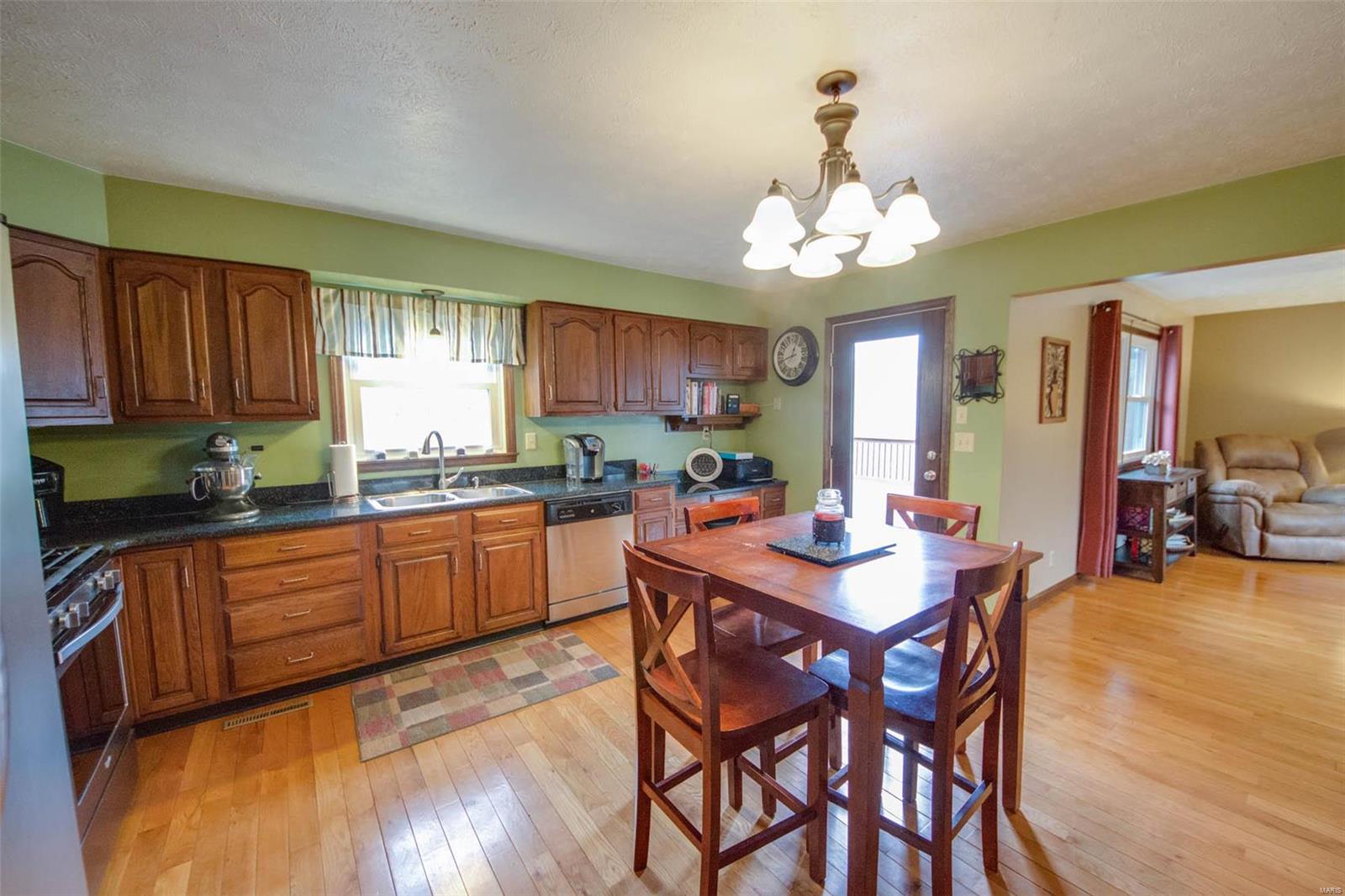 10768 Chesterfield Road Shipman, IL 62685 - Photo 9 of 28