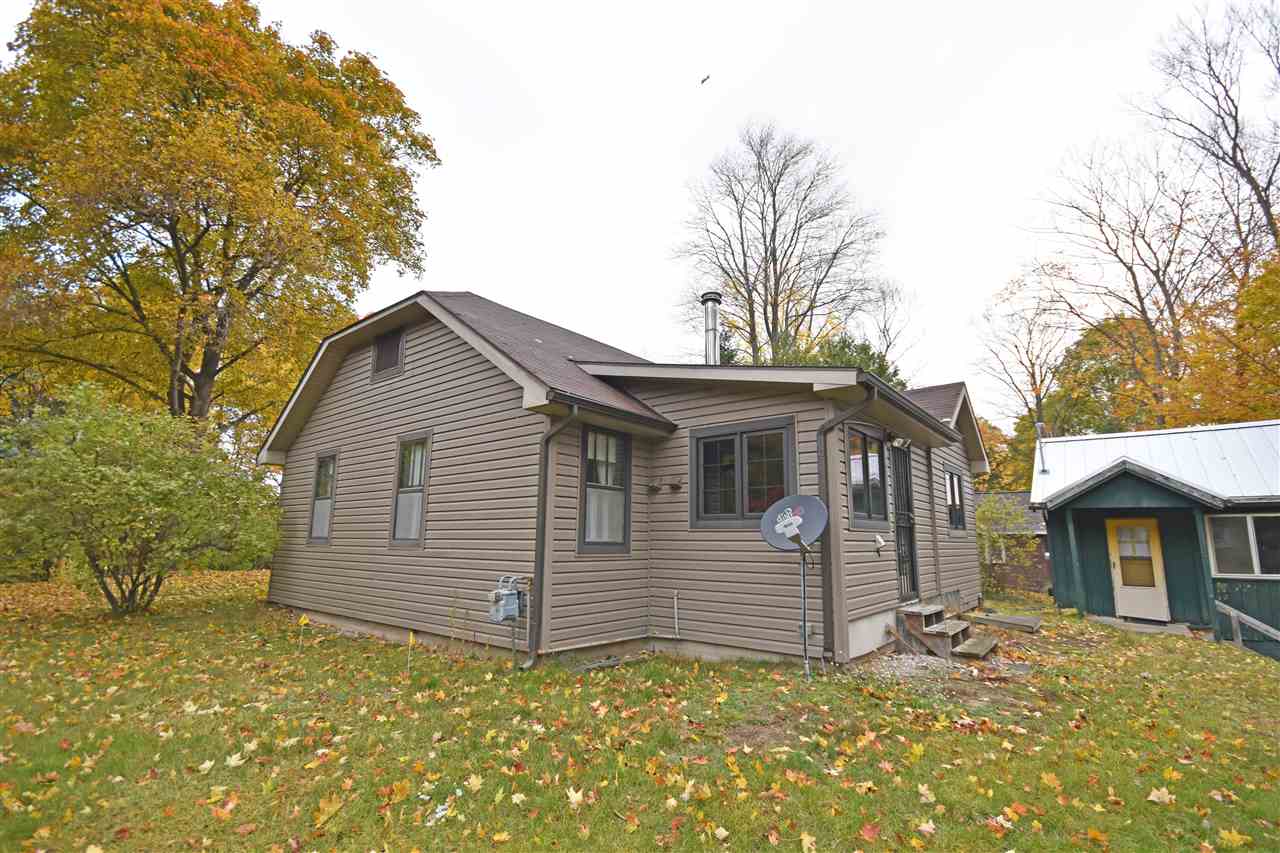 8695 South Dunns Farm Road Maple City, MI 49664 - Photo 9 of 37 1881498-8.JPG