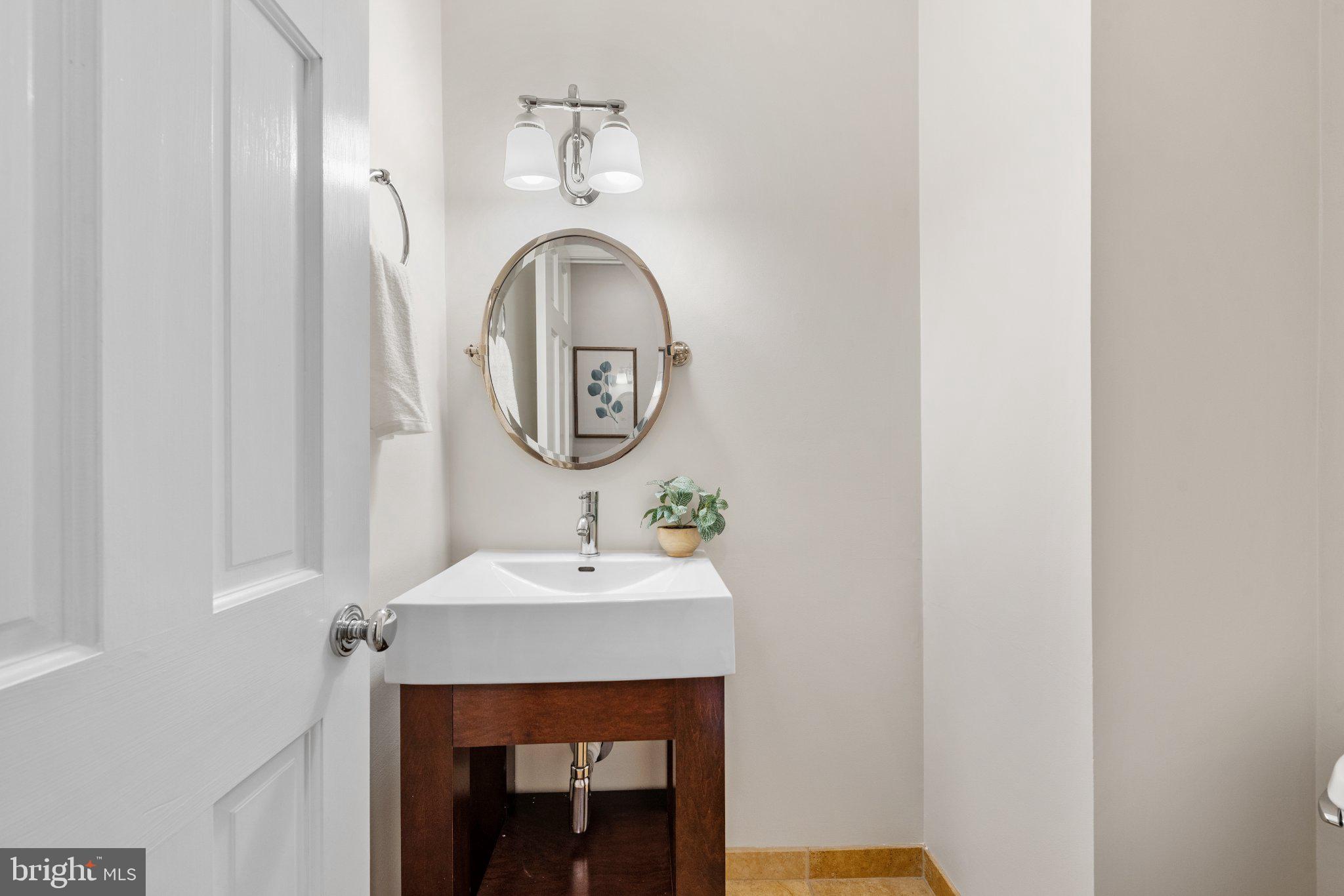 1427 Green Run Lane Reston, VA 20190 - Photo 21 of 44 Powder room