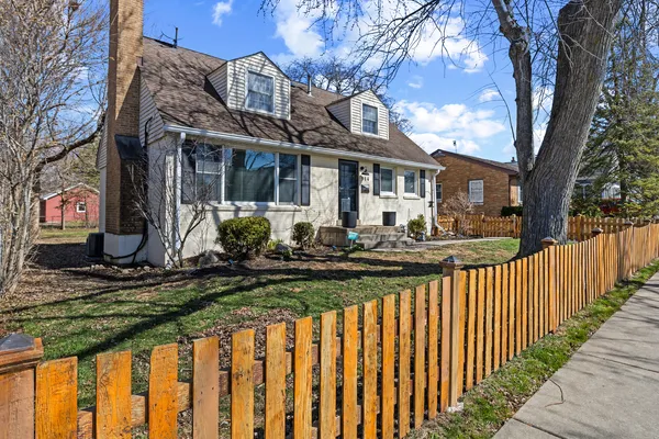 $692,500 | 914 Central Avenue, Deerfield, IL 60015