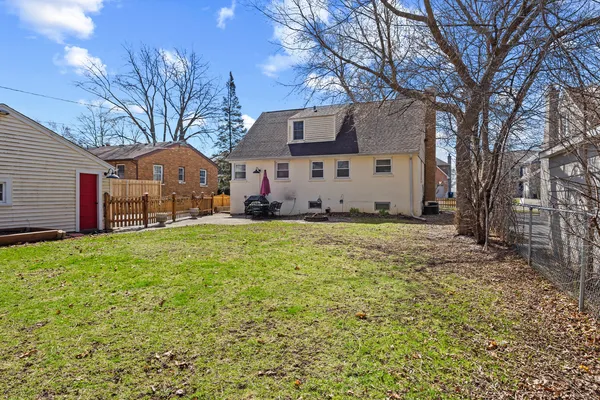 $692,500 | 914 Central Avenue, Deerfield, IL 60015