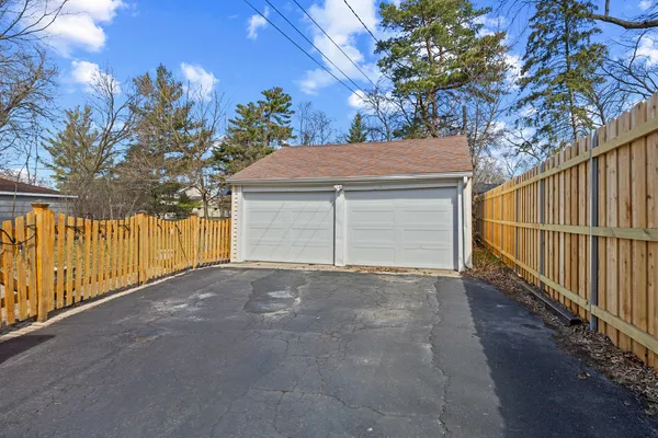 $692,500 | 914 Central Avenue, Deerfield, IL 60015