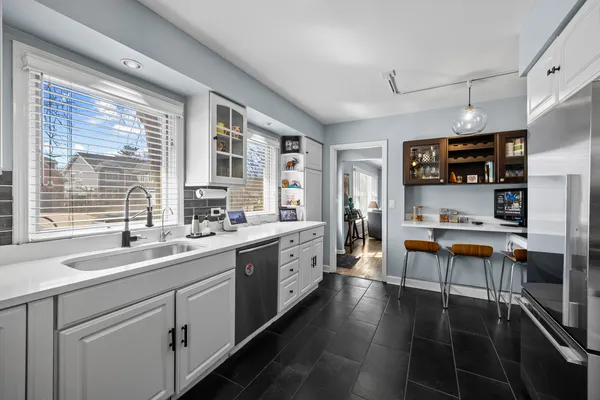 $692,500 | 914 Central Avenue, Deerfield, IL 60015