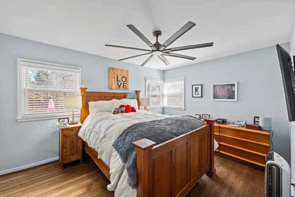 $692,500 | 914 Central Avenue, Deerfield, IL 60015