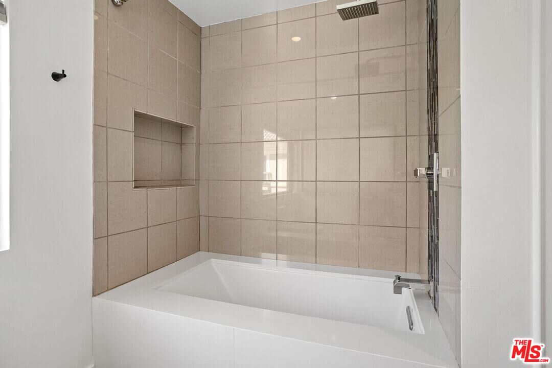 4811 Roma Court Marina del Rey, CA 90292 - Photo 45 of 57 a bathroom with a bathtub