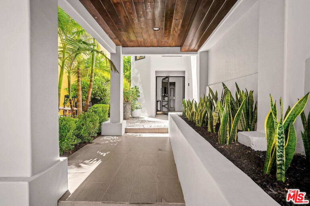 4811 Roma Court Marina del Rey, CA 90292 - Photo 8 of 57