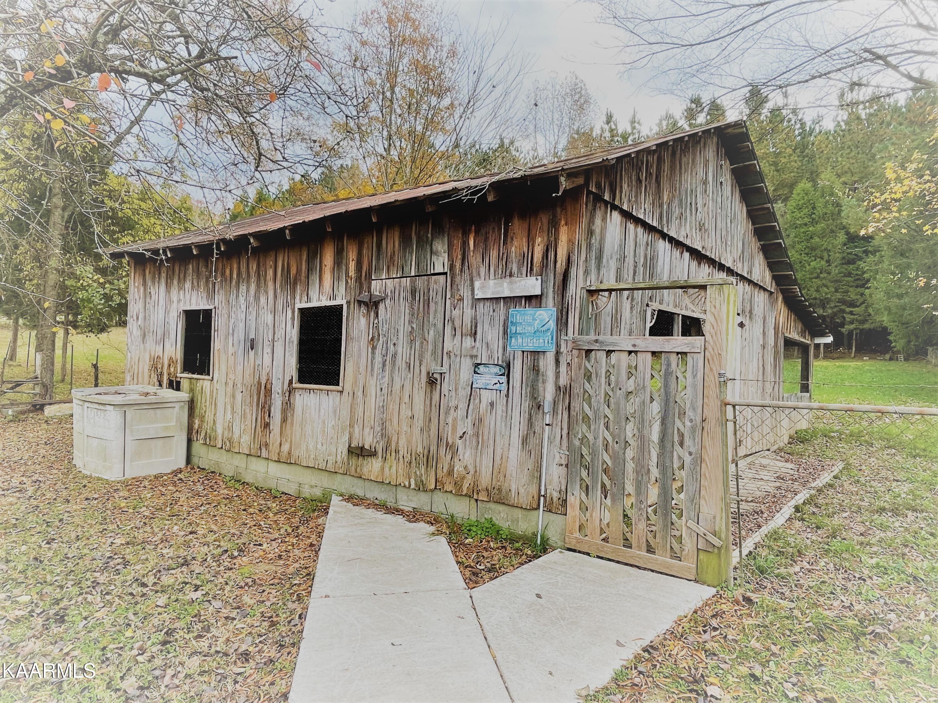 5400 Wolf Creek Road Spring City, TN 37381 - Photo 12 of 37 Left Side Chicken House