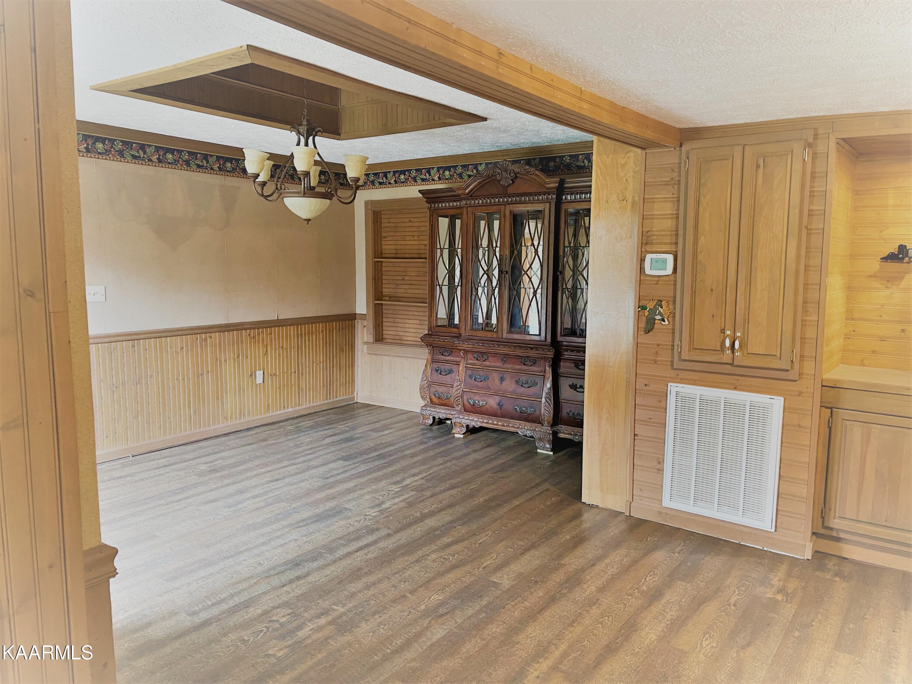 5400 Wolf Creek Road Spring City, TN 37381 - Photo 16 of 37 Front Living Room to Dining Room
