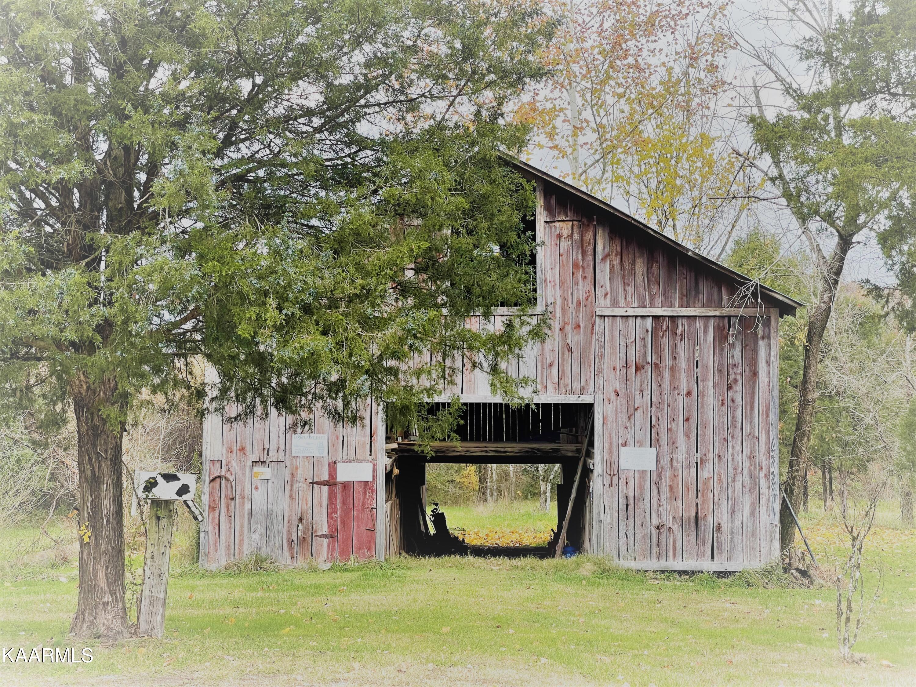 5400 Wolf Creek Road Spring City, TN 37381 - Photo 31 of 37 Barn