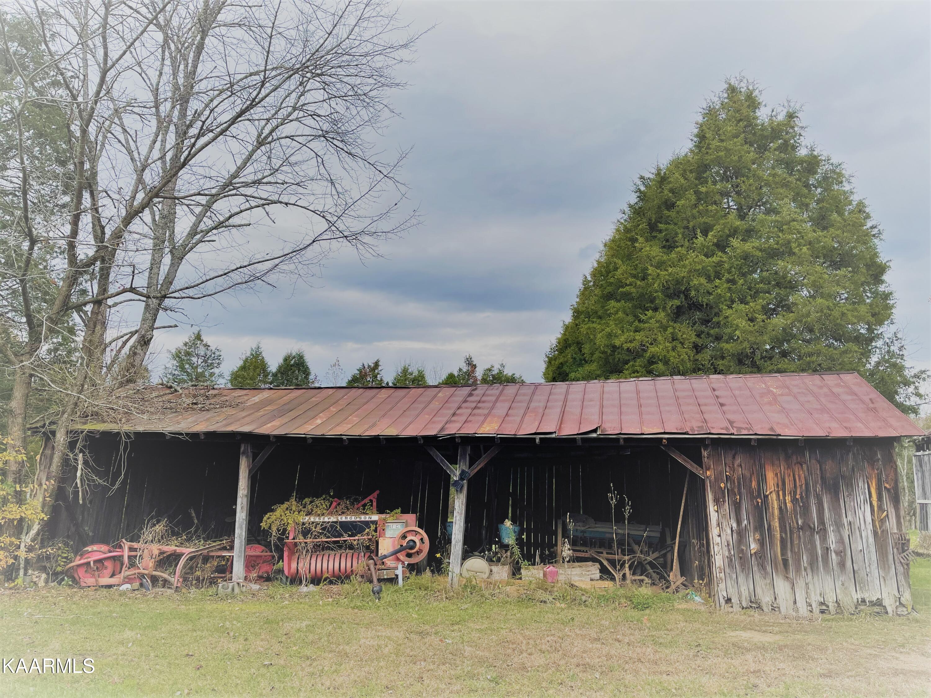 5400 Wolf Creek Road Spring City, TN 37381 - Photo 33 of 37 Corn Crib