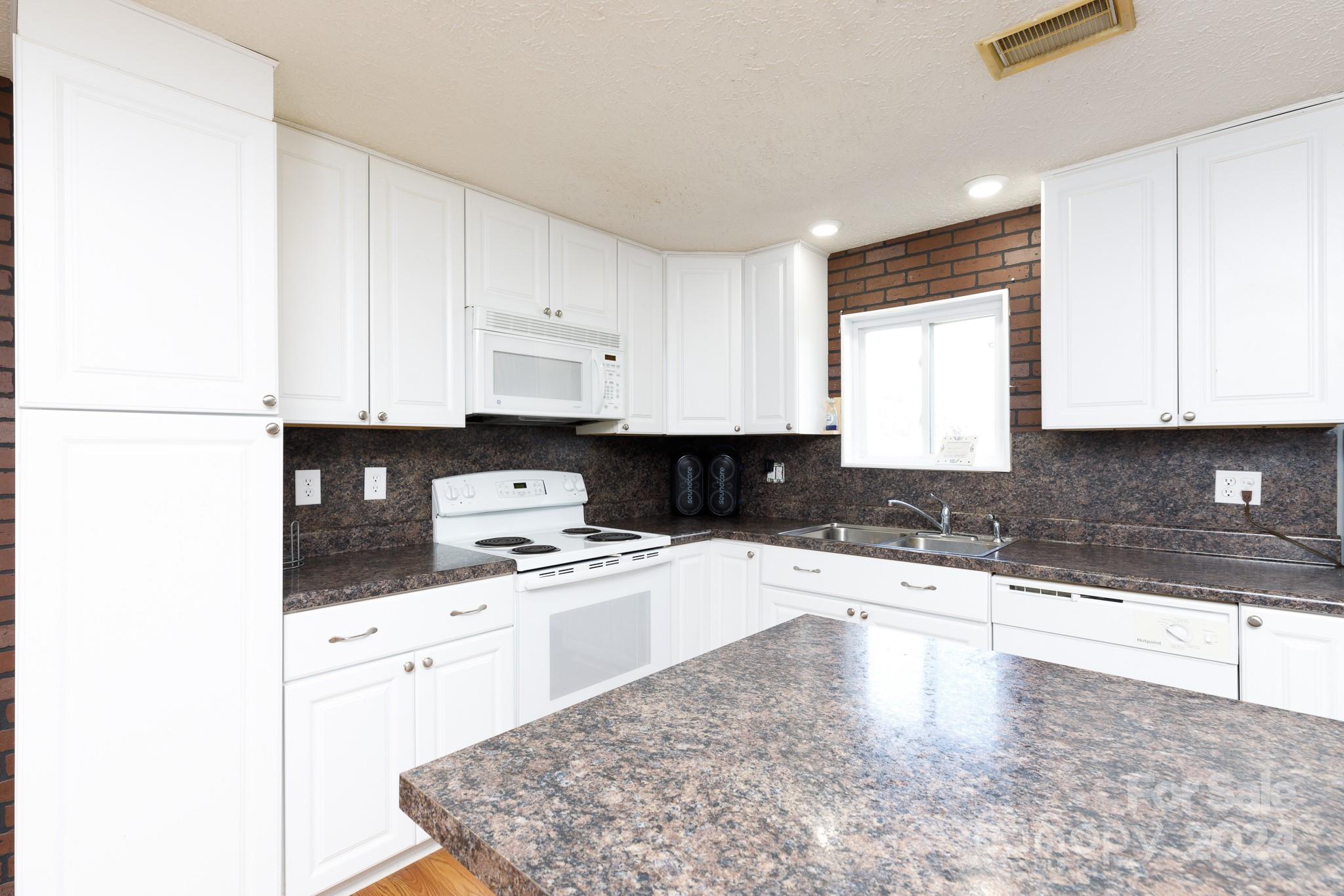 982 State Rd S-46-167 York, SC 29745 - Photo 6 of 17 Gallery Image 6