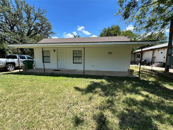 $169,000 | 104 East Little Street, Hamilton, TX 76531