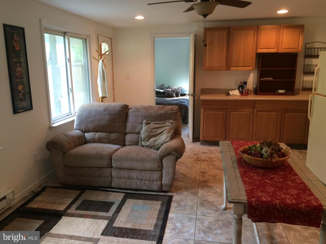 13528 Orchard Ridge Road Hancock, MD 21750 - Photo 10 of 27 Living Room