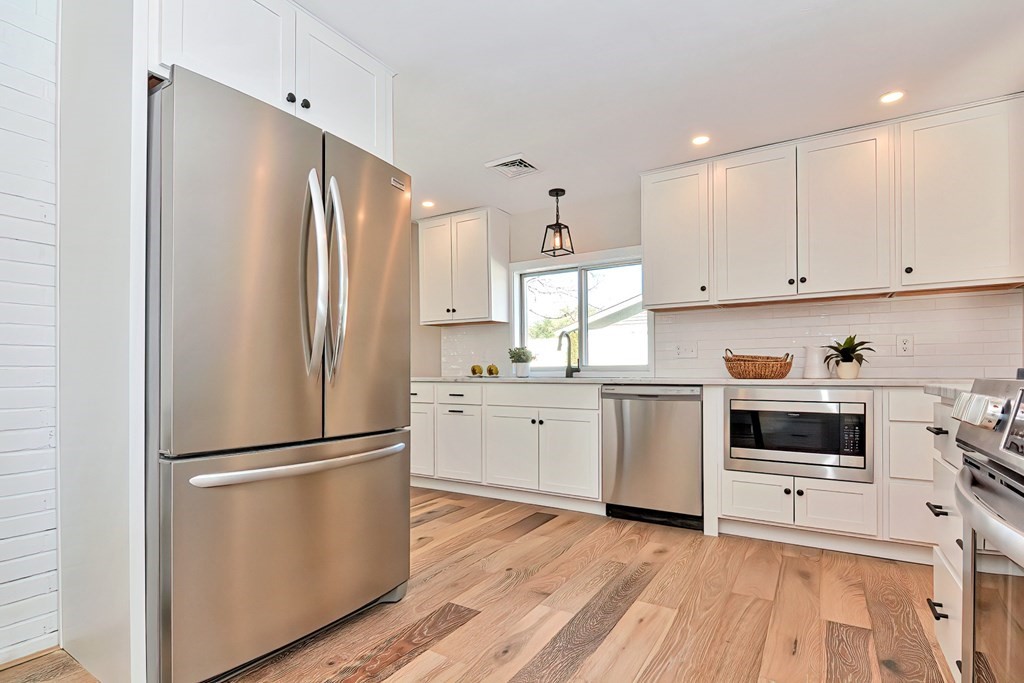 7 Tara Road Framingham, MA 01701 - Photo 5 of 40 Gallery Image 5