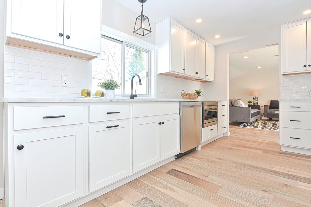 7 Tara Road Framingham, MA 01701 - Photo 8 of 40 Gallery Image 8
