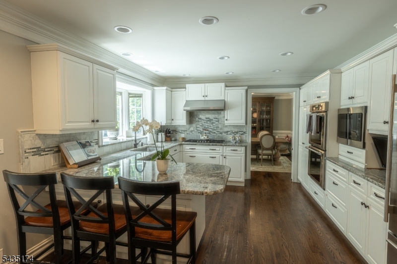 27 Burlington Road Berkeley Heights, NJ 07974 - Photo 6 of 35