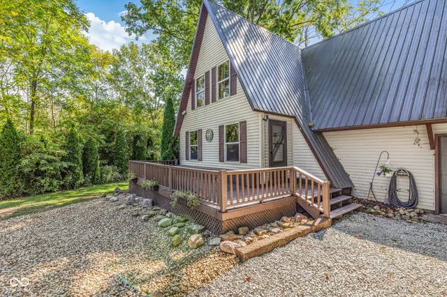 $315,900 | 1503 600 South, Markleville, IN 46056