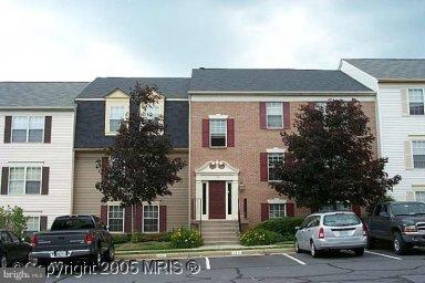 119 Fort Evans Road Southeast, Unit E Leesburg, VA 20175 - Photo 1 of 29 a car parked in front of a white house
