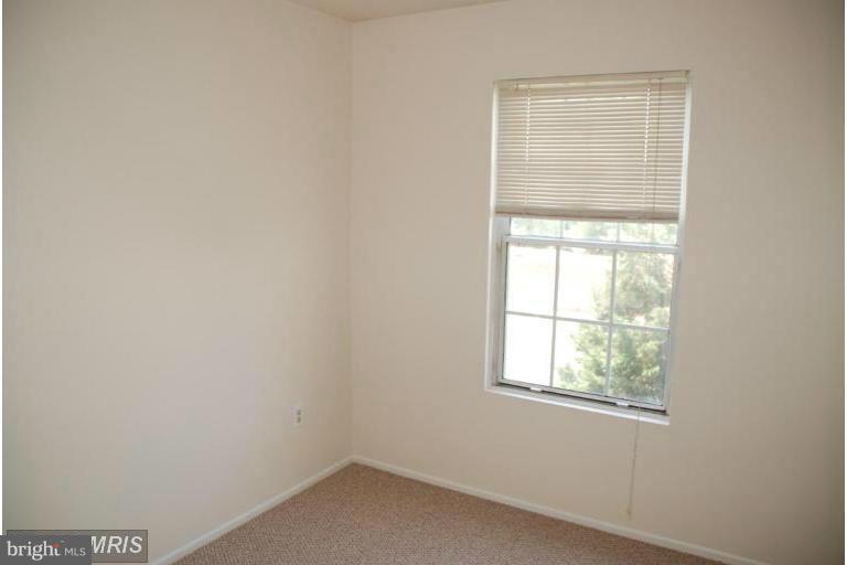 119 Fort Evans Road Southeast, Unit E Leesburg, VA 20175 - Photo 24 of 29 an empty room with a window