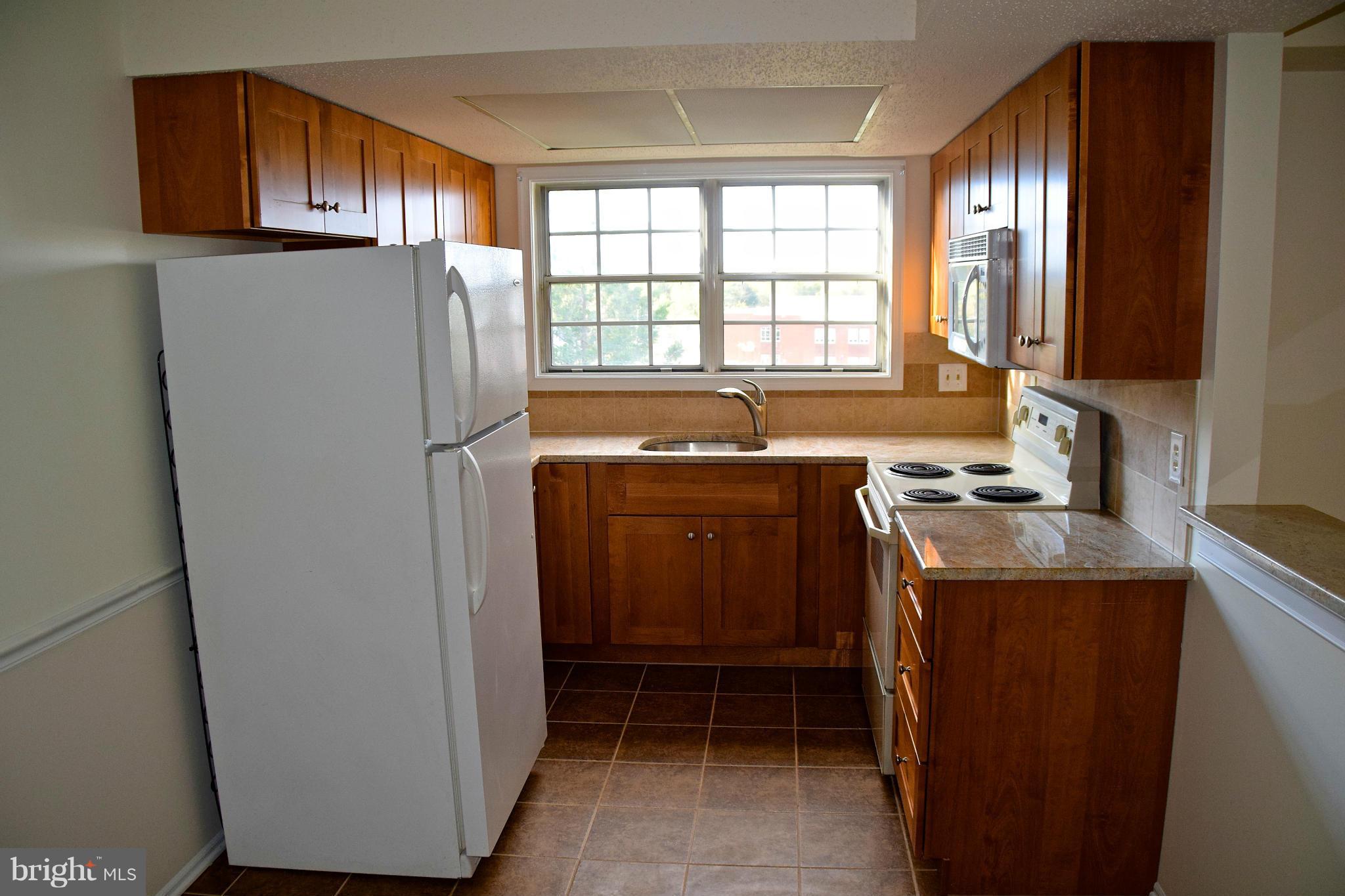119 Fort Evans Road Southeast, Unit E Leesburg, VA 20175 - Photo 7 of 29 a utility room with sink dryer and washer