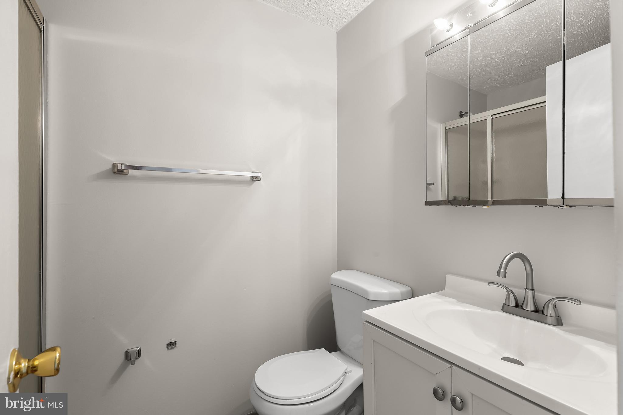 9532 Kilimanjaro Road Columbia, MD 21045 - Photo 17 of 38 Primary Bathroom