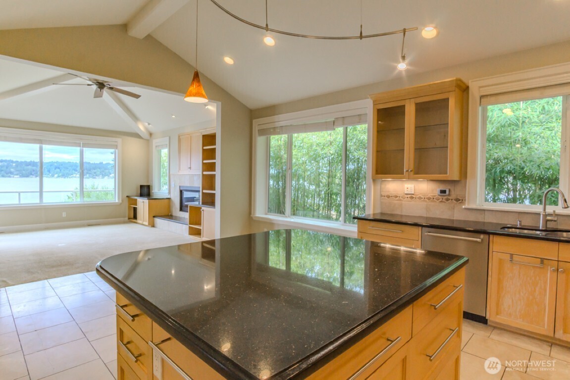 8568 Sand Point Way Northeast Seattle, WA 98115 - Photo 20 of 40