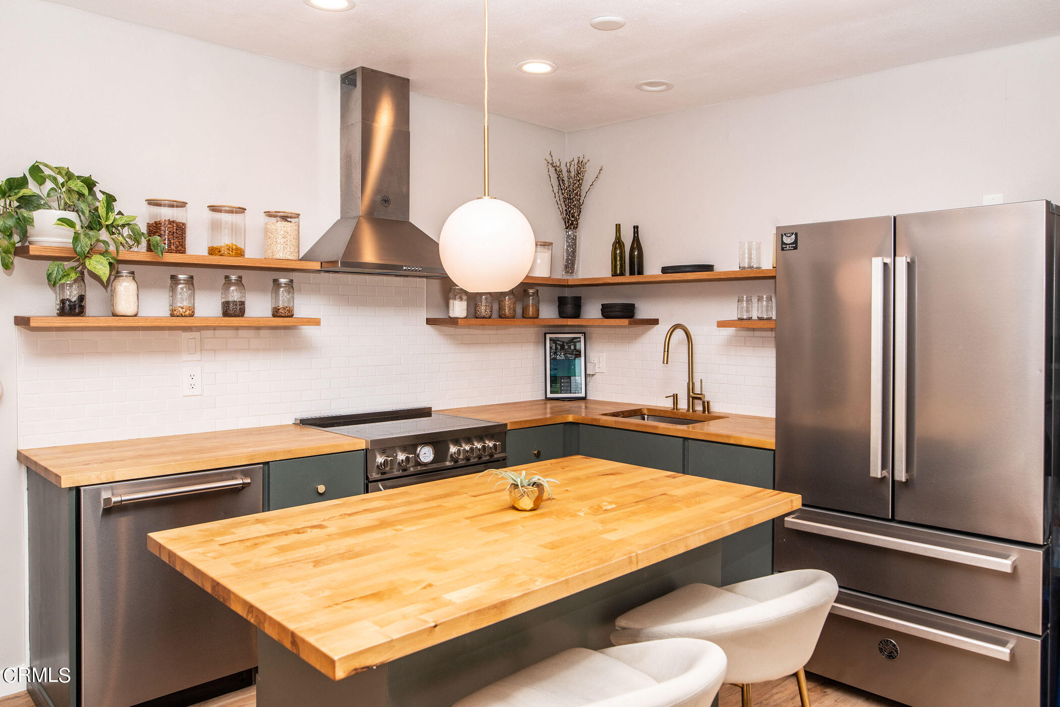 5850 Benner Street, Unit 306 Los Angeles, CA 90042 - Photo 7 of 29 a kitchen with a table and chairs