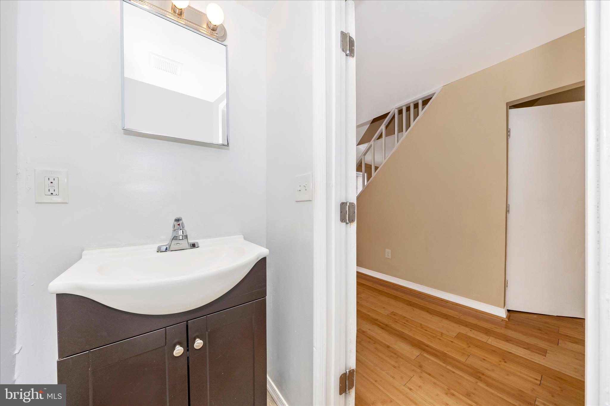 225 Alexander Street Hagerstown, MD 21740 - Photo 21 of 49 Powder Room