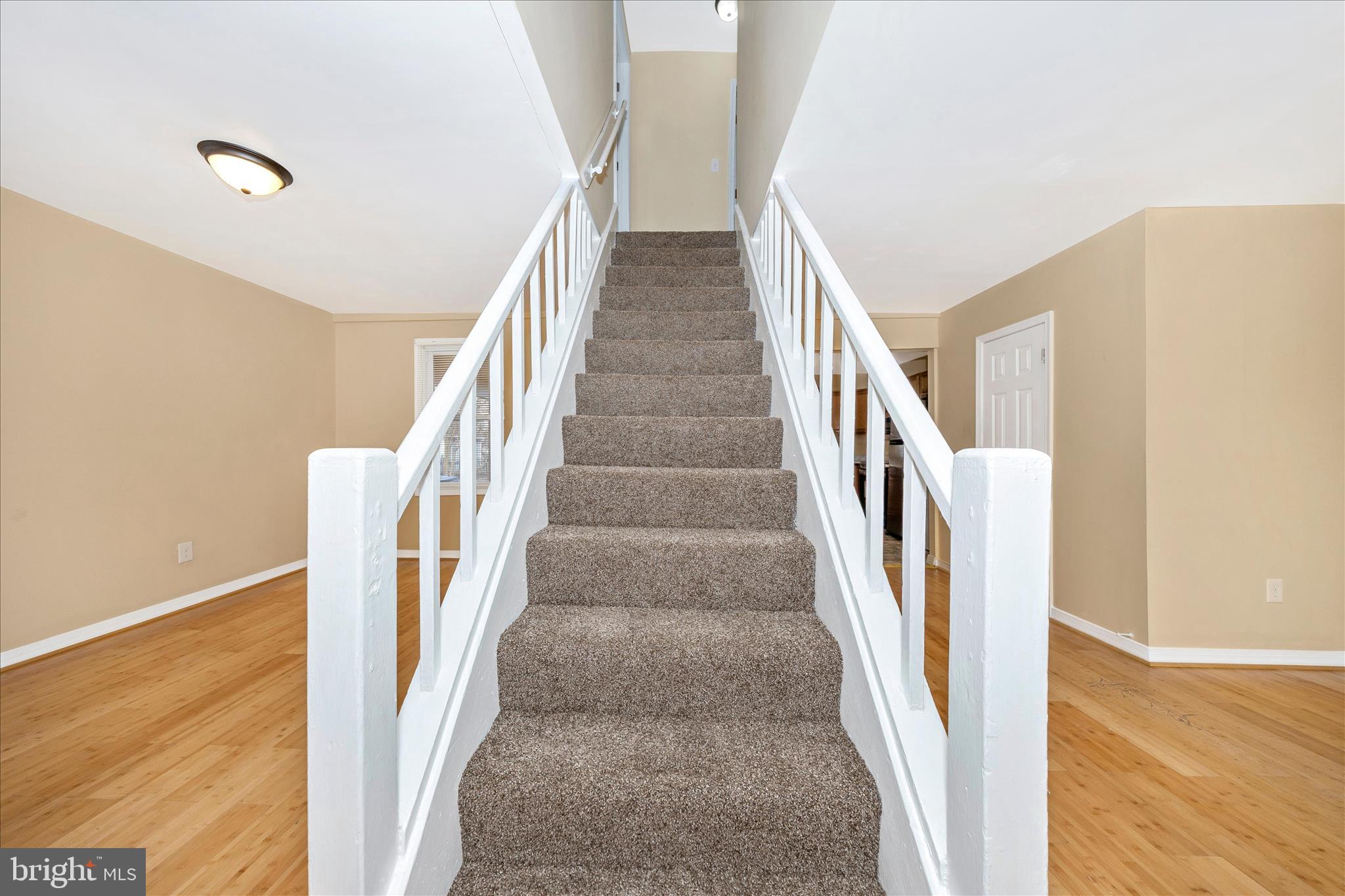 225 Alexander Street Hagerstown, MD 21740 - Photo 3 of 49 Staircase