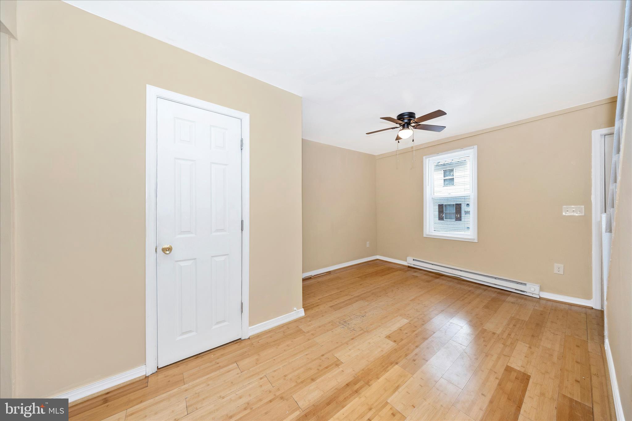 225 Alexander Street Hagerstown, MD 21740 - Photo 5 of 49 Living Room