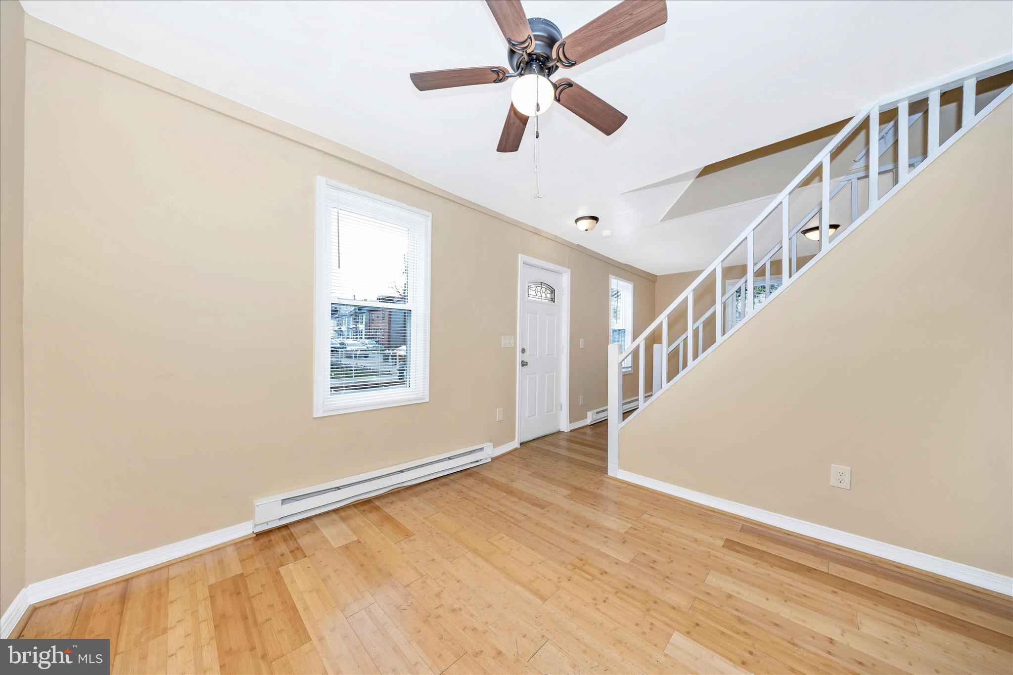 225 Alexander Street Hagerstown, MD 21740 - Photo 6 of 49 Living Room