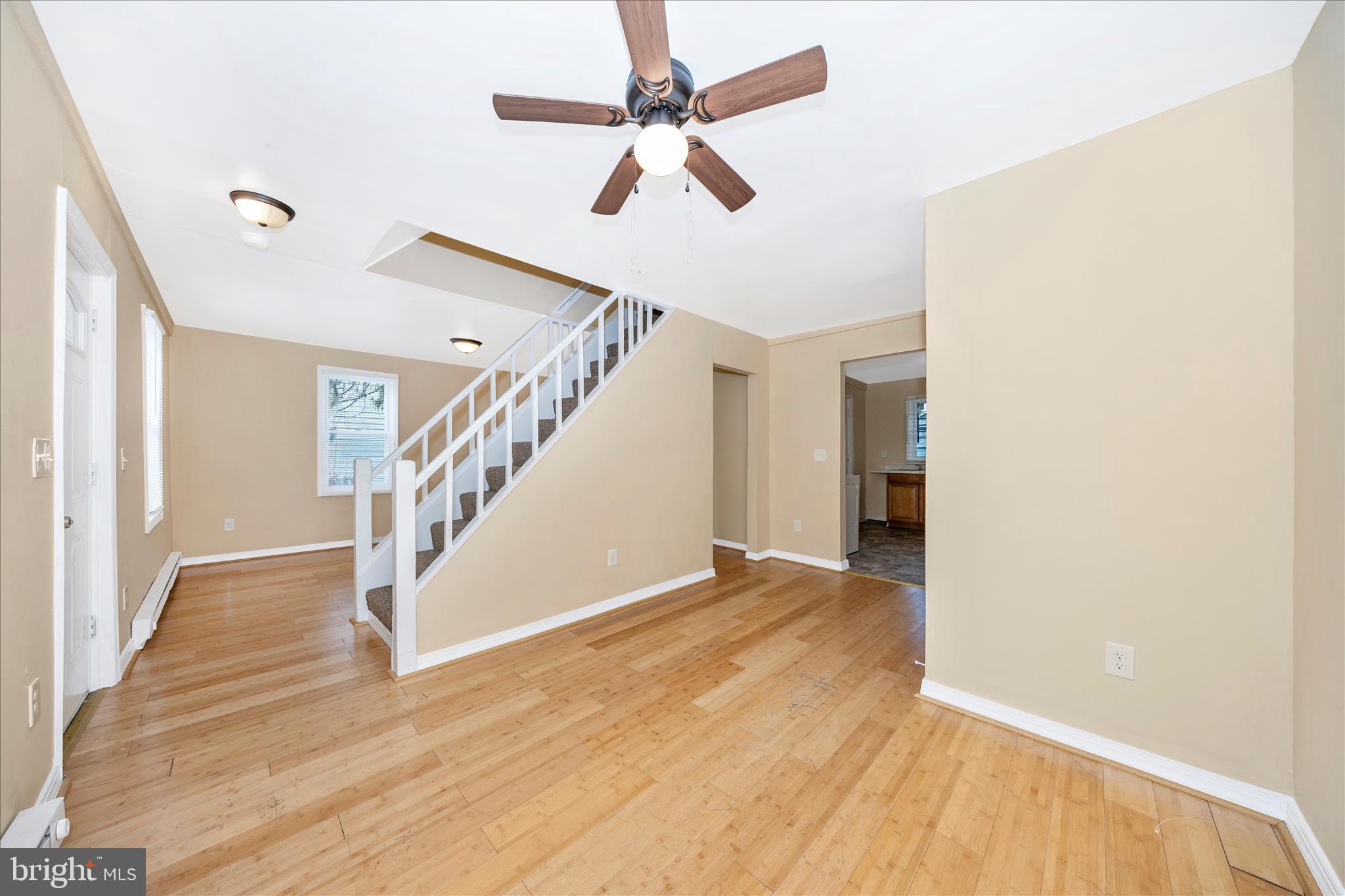 225 Alexander Street Hagerstown, MD 21740 - Photo 7 of 49 Living Room