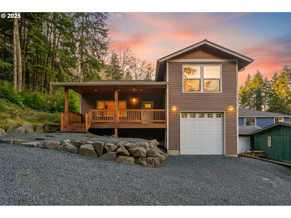 $599,500 | 303 South Marine Street, Rockaway Beach, OR 97136