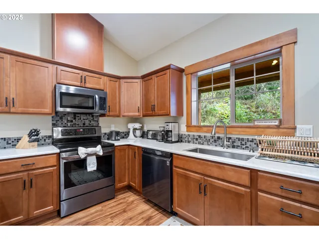 $629,500 | 303 South Marine Street, Rockaway Beach, OR 97136