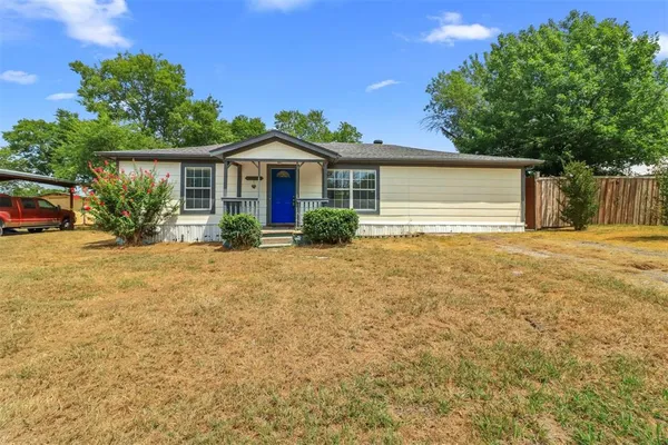 $1,575 | 308 West Lamm Street, Blue Ridge, TX 75424