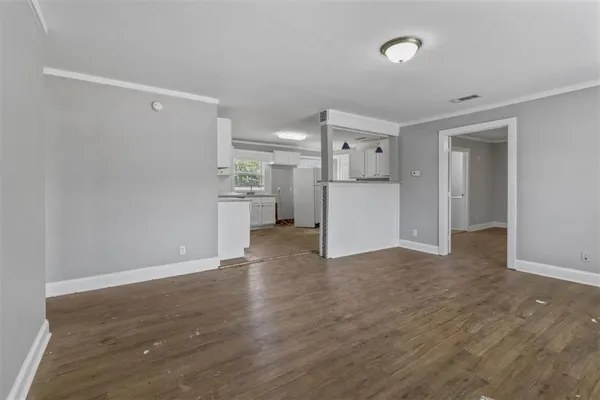 $1,575 | 308 West Lamm Street, Blue Ridge, TX 75424