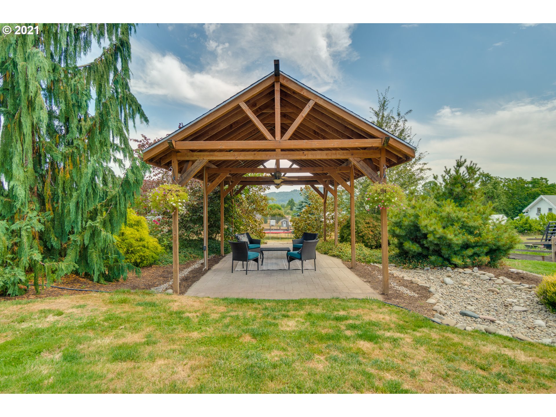 8426 Southeast Barbara Welch Road Portland, OR 97236 - Photo 8 of 32