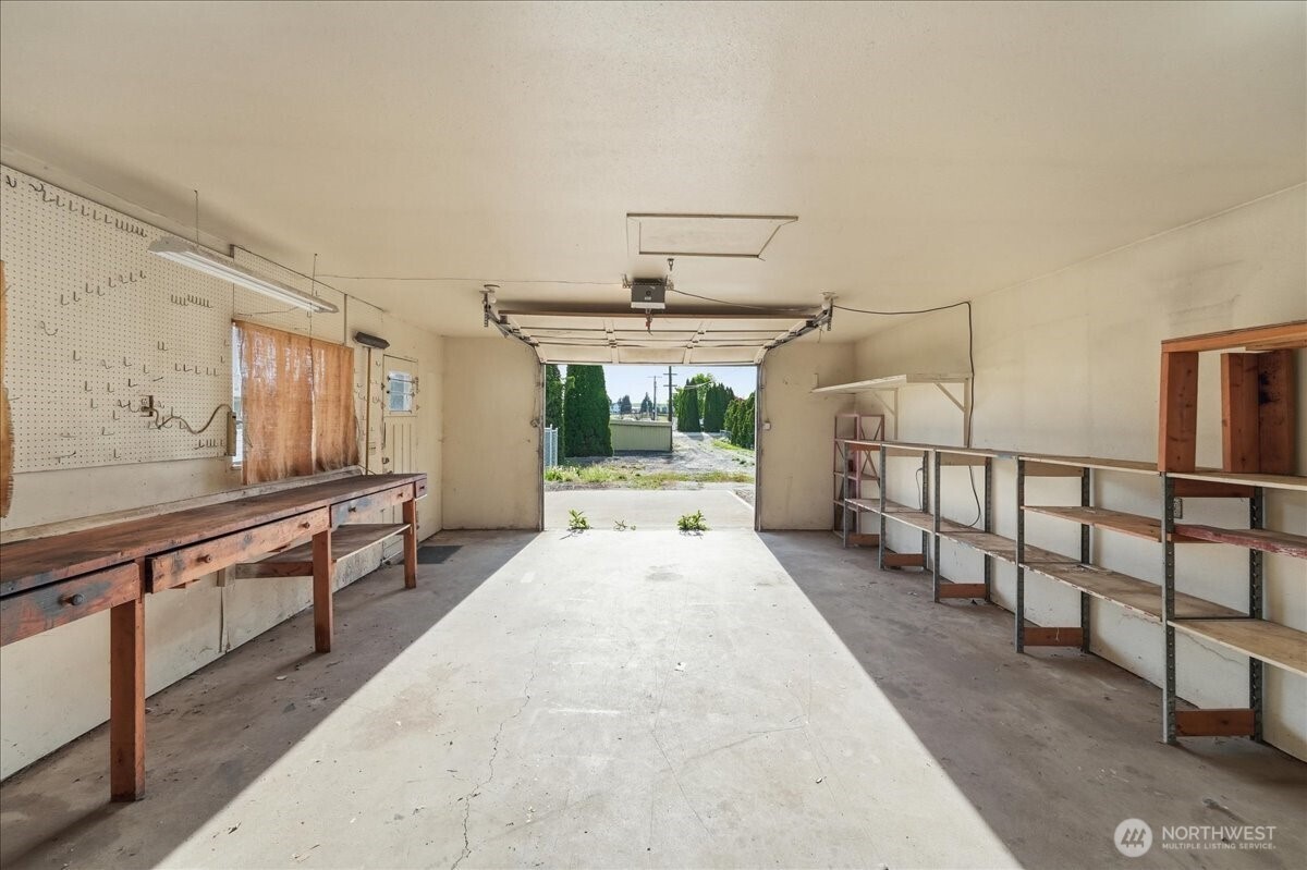 309 West Walnut Street Waterville, WA 98858 - Photo 22 of 28 a view of a hallway with furniture