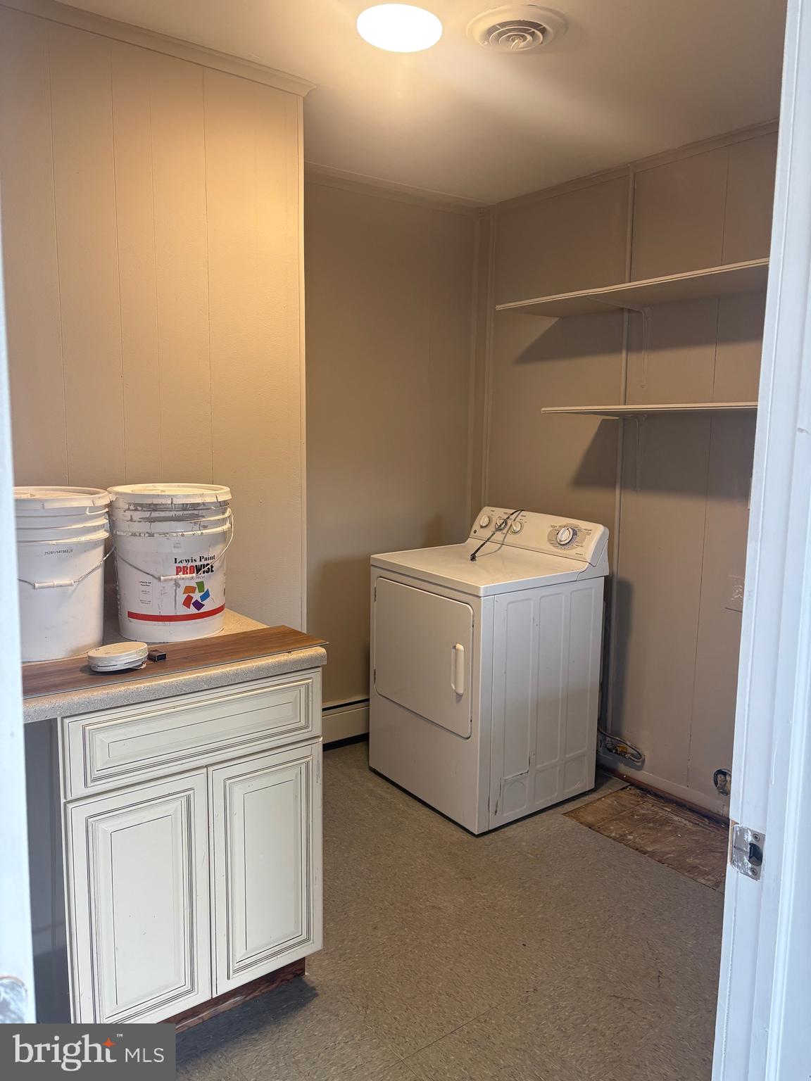932 Rozel Avenue Southampton, PA 18966 - Photo 19 of 32 a utility room with dryer and washer
