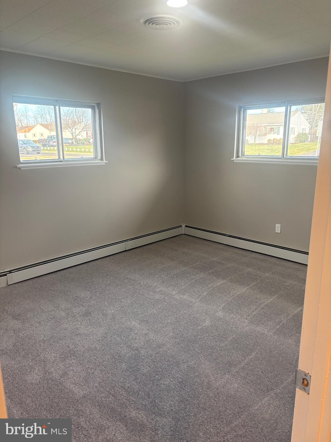 932 Rozel Avenue Southampton, PA 18966 - Photo 22 of 32 an empty room with windows