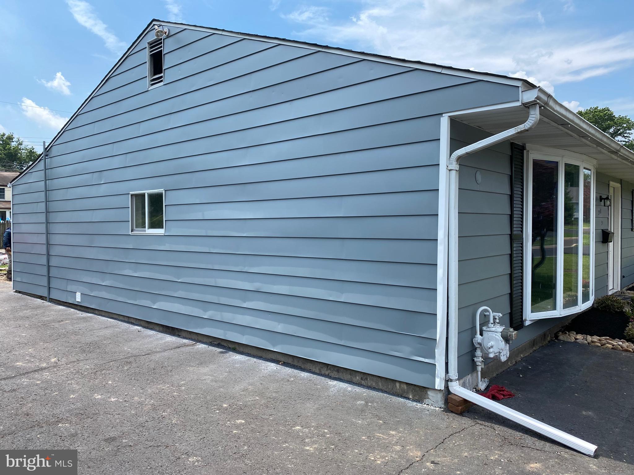 932 Rozel Avenue Southampton, PA 18966 - Photo 4 of 32 a side view of a house