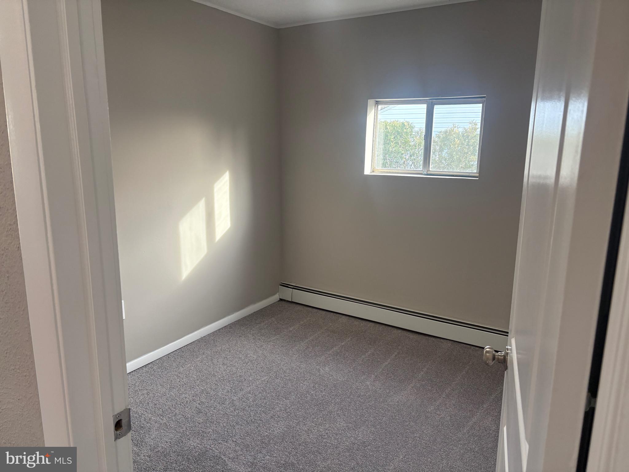 932 Rozel Avenue Southampton, PA 18966 - Photo 10 of 32 an empty room with windows
