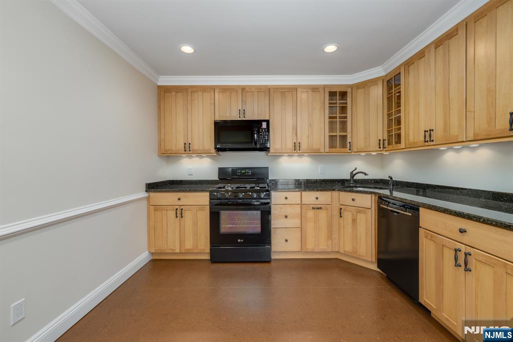 511 Quince Court Mahwah, NJ 07430 - Photo 13 of 29