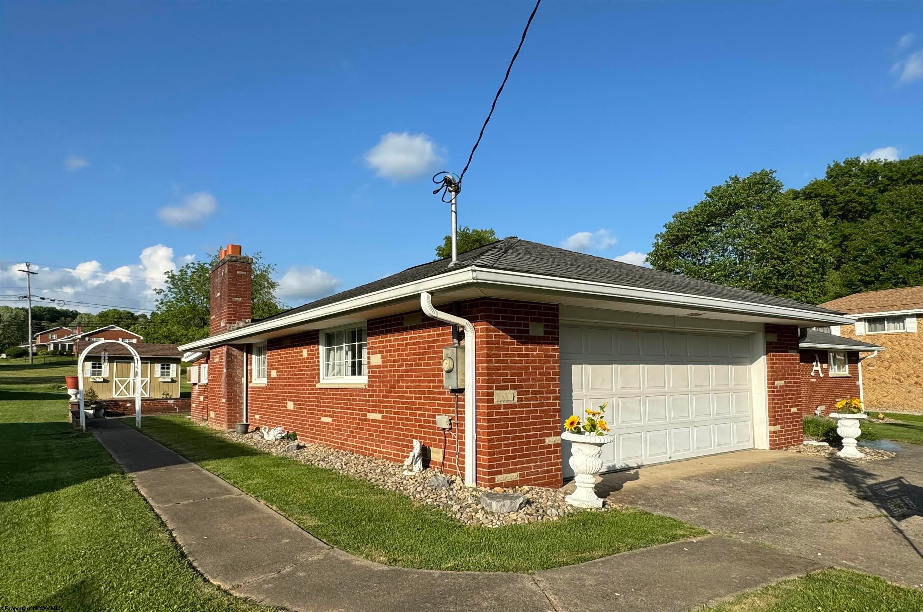1022 Rainbow Road Bridgeport, WV 26330 - Photo 2 of 29 Gallery Image 2