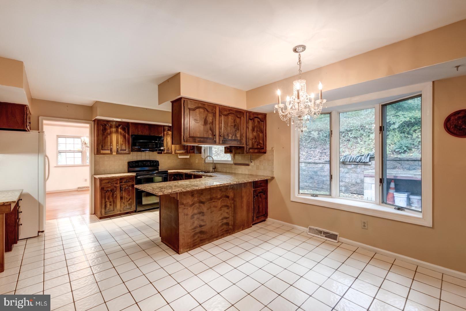 3216 Sawmill Road Newtown Square, PA 19073 - Photo 14 of 28 Eat-in Kitchen