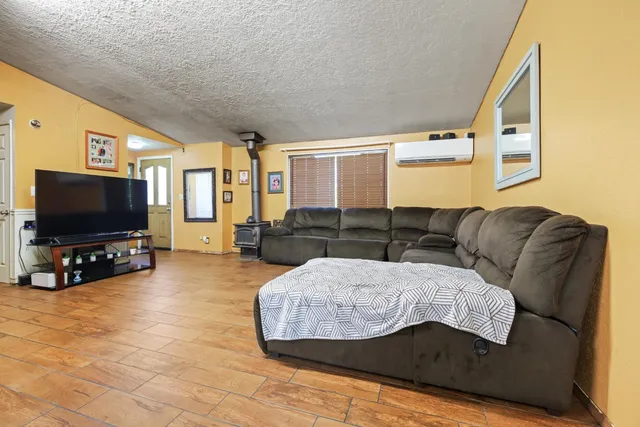 $690,000 | 901 Quail Oaks Road, Valley Springs, CA 95252