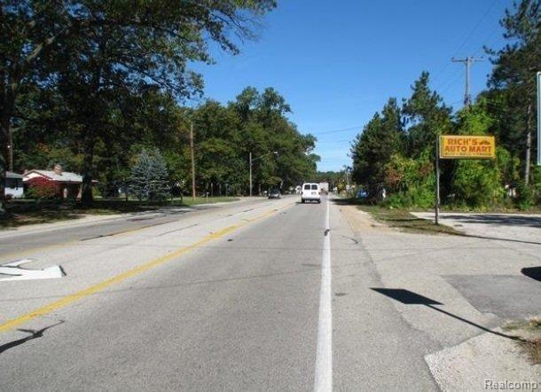 2040 North Whitehall Road Muskegon, MI 49445 - Photo 5 of 6 7143113616 Street view.jpg
