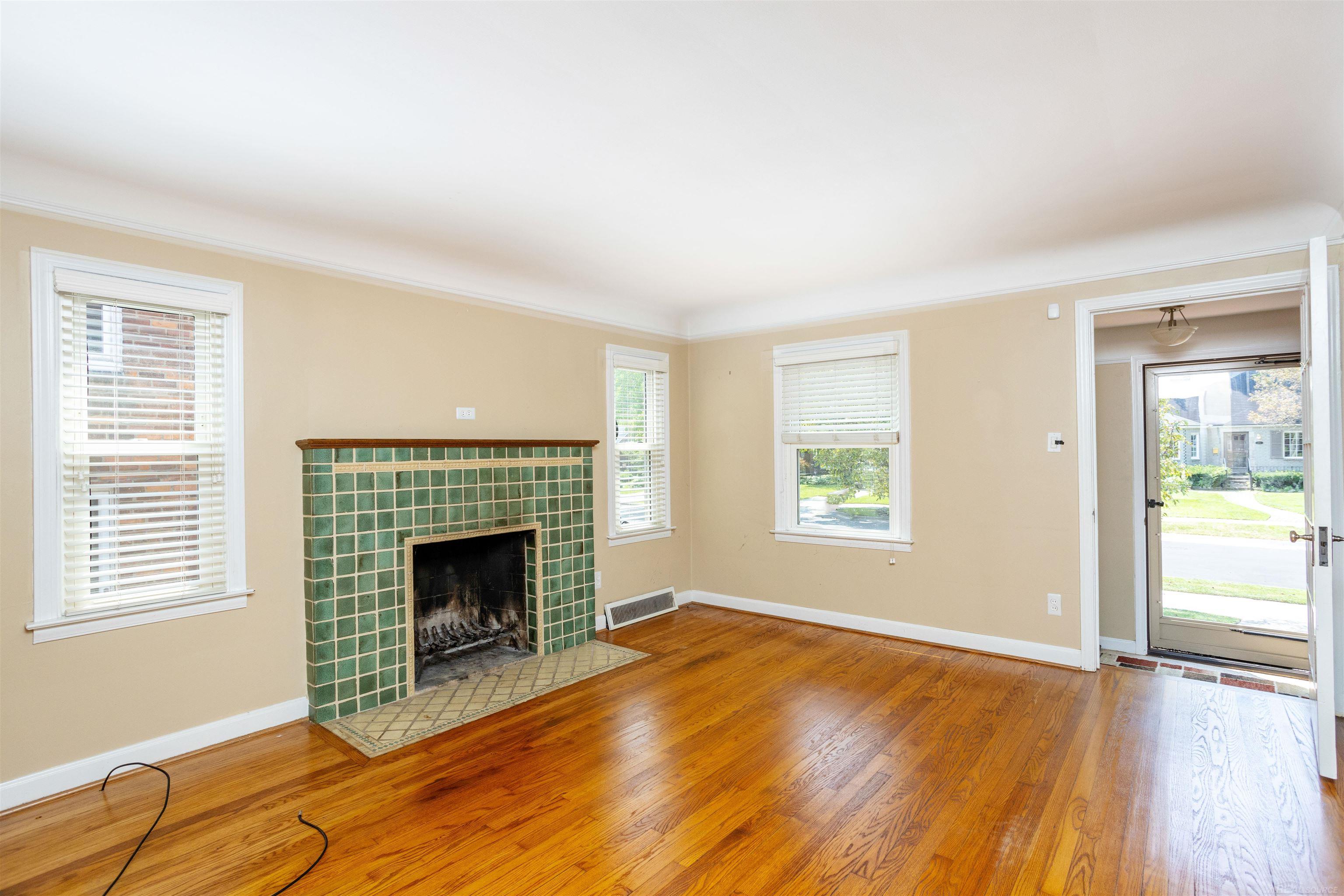 1410 Roslyn Road Grosse Pointe, MI 48236 - Photo 16 of 33 50150671-8793e580-8988-4f8d-ab9a-24fe28279b1c.JPG