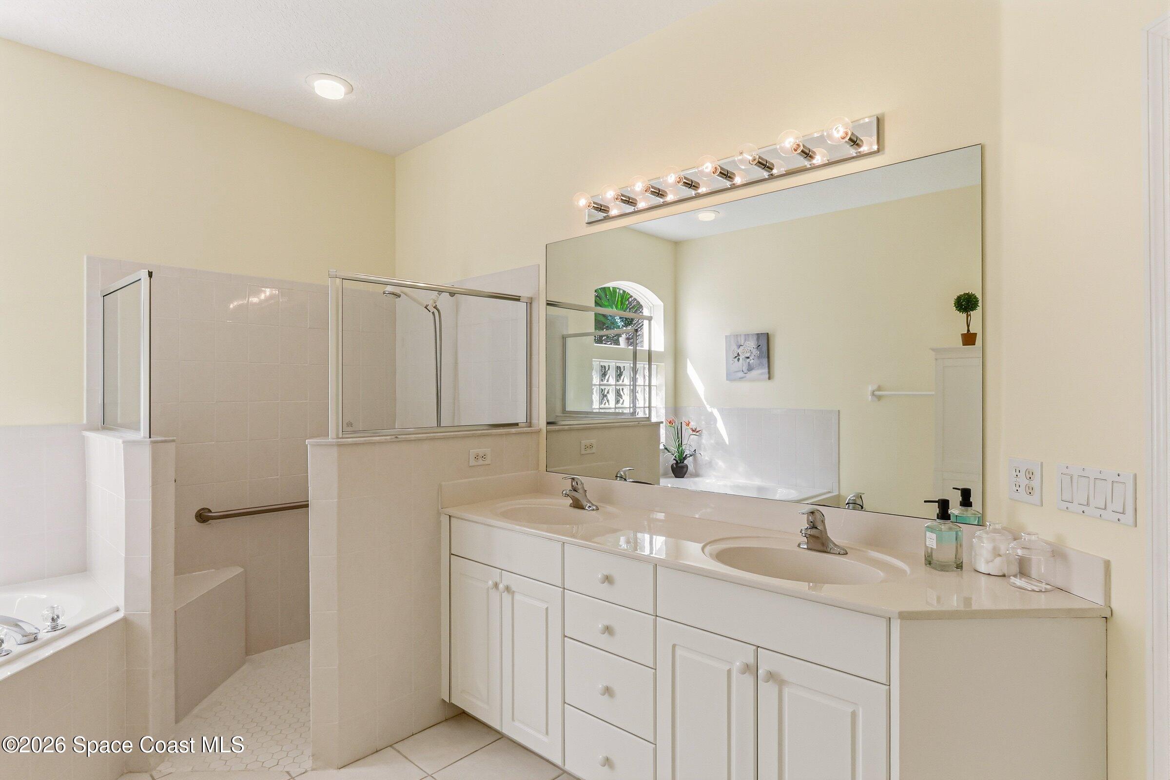 1825 Ficus Point Drive Melbourne, FL 32940 - Photo 24 of 48 a bathroom with double sink and a mirror